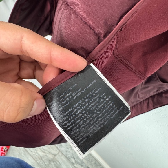 Lululemon Women's Down for It All 700-Down-Fill Vest in color Garnet size 6 - Picture 14 of 15